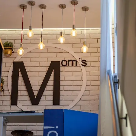 Πανσιόν Moms House *