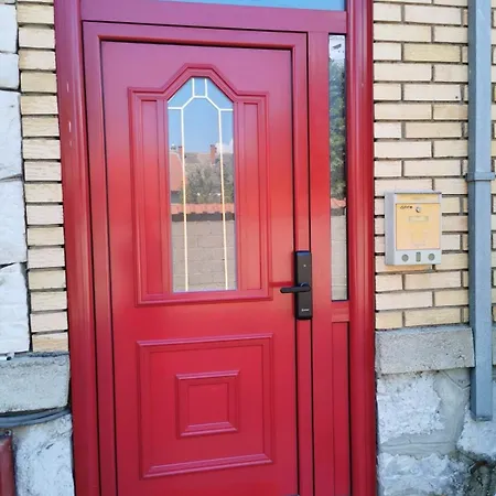 Moms House Гостевой дом *