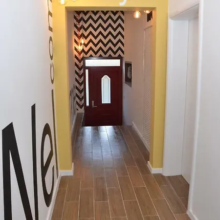 Moms House Гостевой дом *
